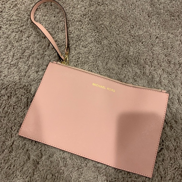 Michael Kors Handbags - Micheal Kors wristlet wallet
